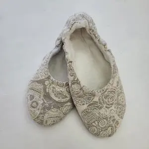 chaussons chaud fourrure et toile selon patron de couture